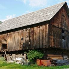 Blochstadel Lackner, Unterwöllan