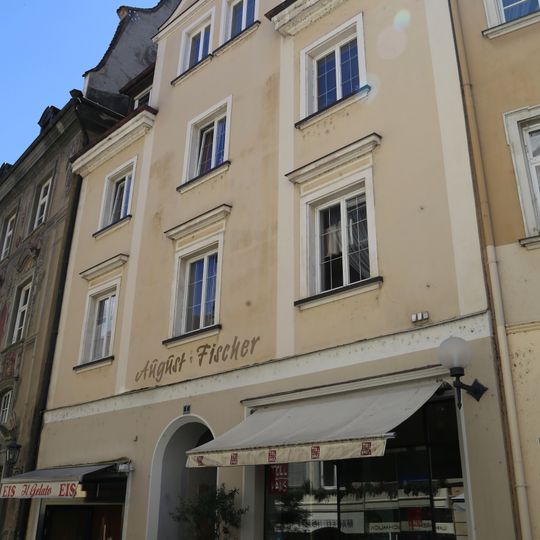 Wohn- und Geschäftshaus mit ehemaligem Weinkeller