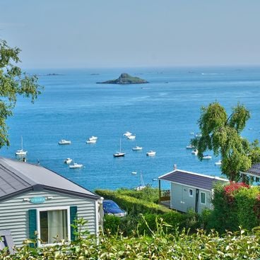 Najpiękniejsze campingi w Bretanii: nad wybrzeżem, w lesie, na plaży