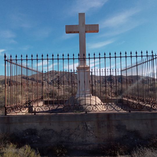 Cruz homenaje al asesinato de Ricardo Fabrega