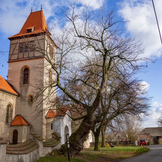 Lípa u kostela v Mečeříži