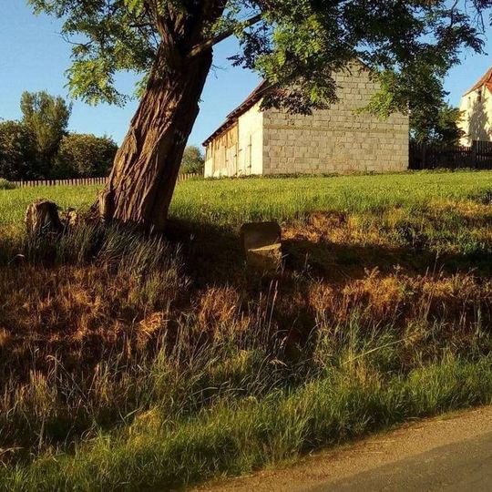 Kříž západně od Svojetína