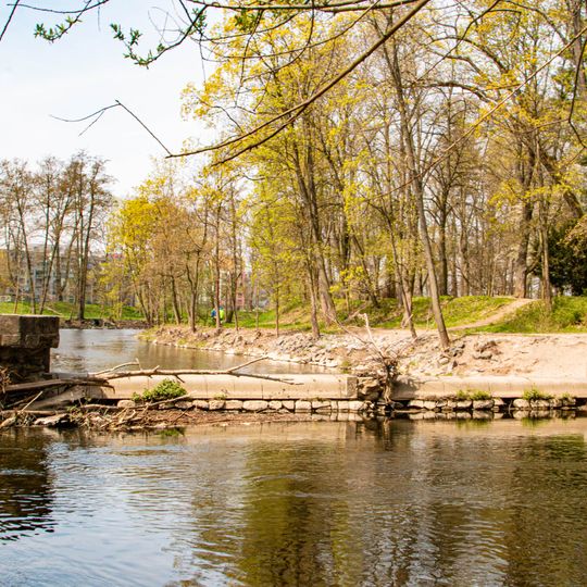 Bývalý jez na Chrudimce v parku Na vinici v Pardubicích