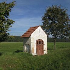 Kaplička mezi Křečovem a Štichovicemi