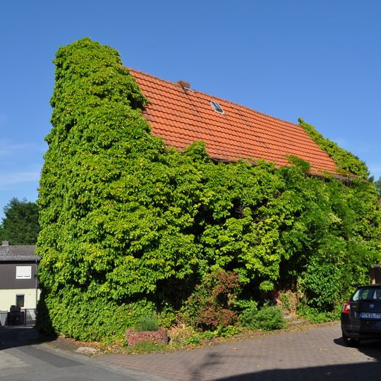Zweigeschossiges Kleinbauernhaus