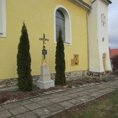 Kříž u kostela sv. Jana Křtitele v Košeticích
