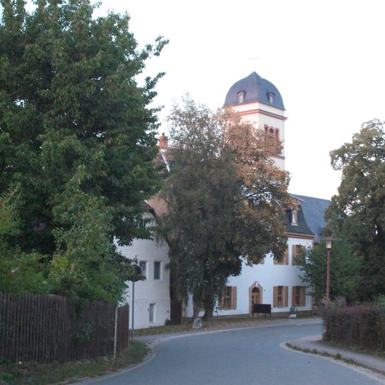 Sachgesamtheit ehemaliges Rittergut mit den Einzeldenkmalen: Herrenhaus und Torhaus Dänkritzer Straße 30