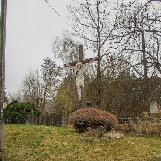 Kříž v Hraběšicích u hlavní silnice