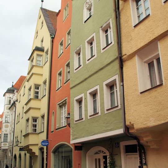 Wohn- und Geschäftshaus