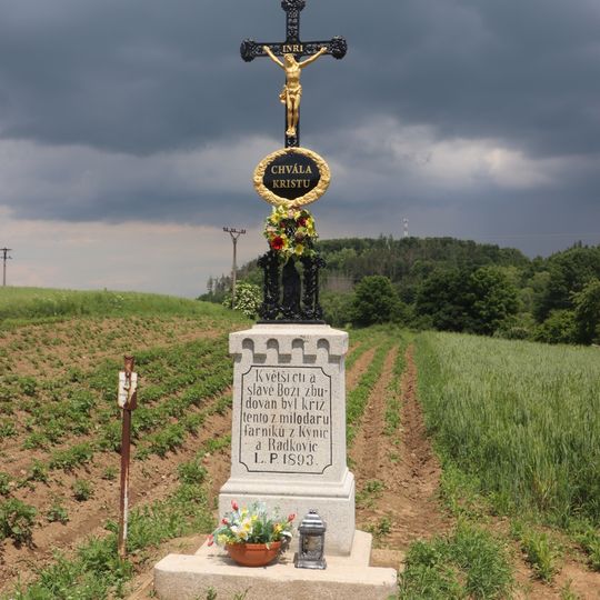 Kříž západně od Radkovic u Budče