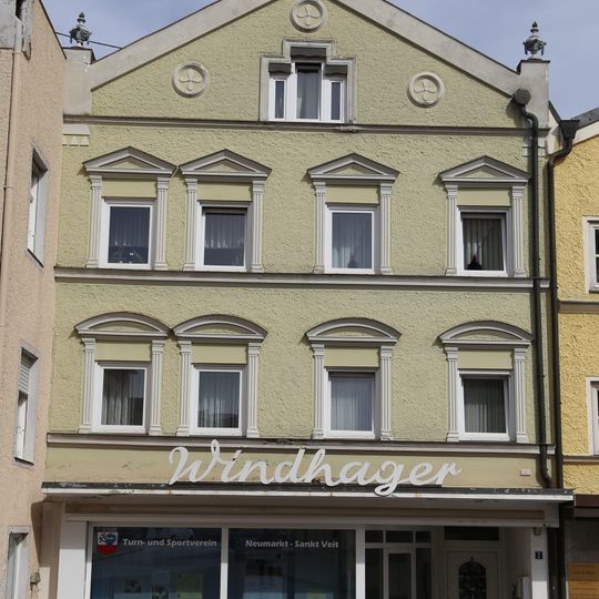 Wohn- und Geschäftshaus