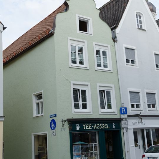 Wohn- und Geschäftshaus