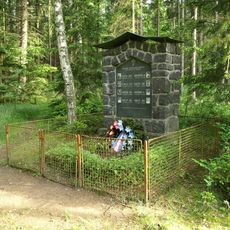 Památník obětem 2. světové války v lese severozápadně od Štědronína