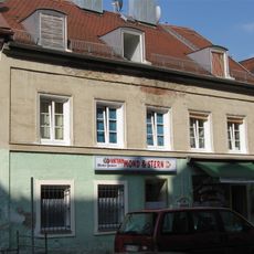 Zweigeschossiges Mietshaus