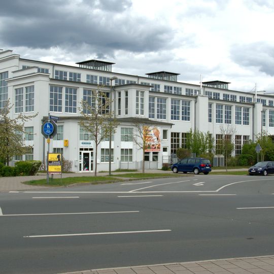 Fabrikbau, Scheinwerferhalle
