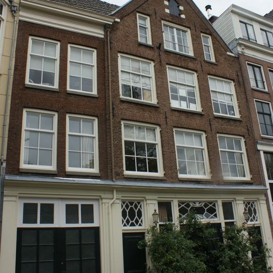 Pakhuis met puntgevel