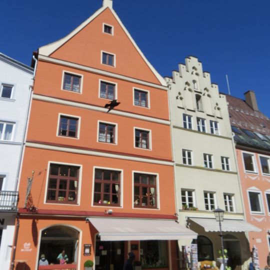 Wohn- und Geschäftshaus