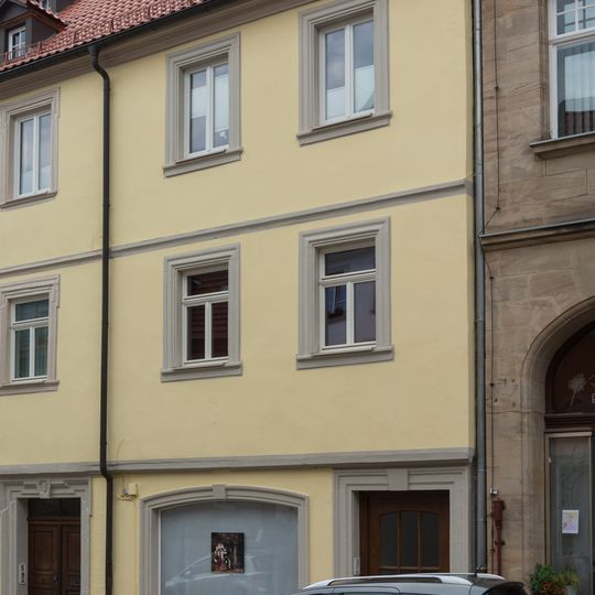 Wohn- und Geschäftshaus