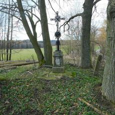 Kříž u cesty západně od Dudína