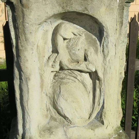 Kříž na návsi v Zubrnicích