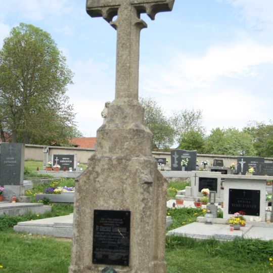 Hřbitovní kříž na hřbitově v Borovnici
