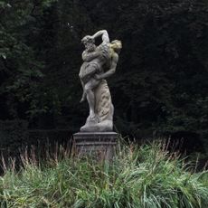 Het Huys ten Donck: beeldengroep bestaande uit Hercules en Antaeus