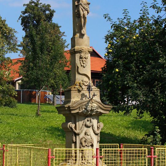 Kříž v Hrašticích