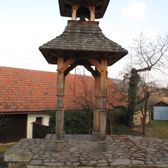 Zvonice v Bolíkovicích na návsi