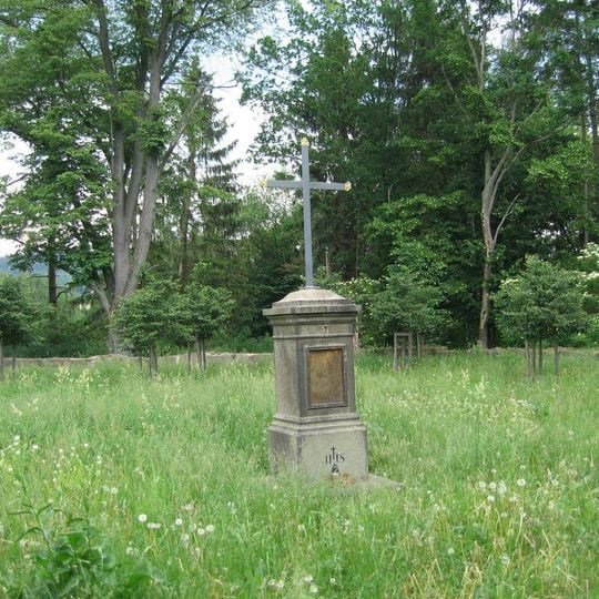 Centrální kříž na hřbitově bývalé obce Fukov