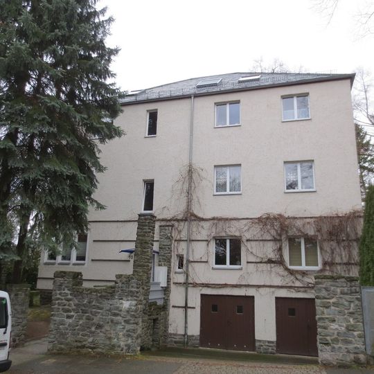 Wohnhaus mit Garten, Einfriedung und Pergola Cäcilienstraße 10