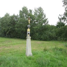 Kříž u Luženic u hřiště