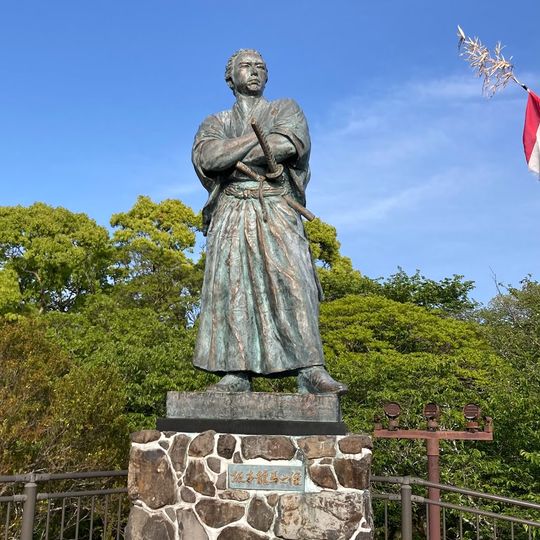 Bronze statue of Ryōma Sakamoto