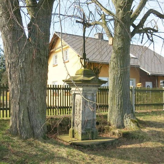 Kříž u domu Zálužanská 10 v Rumburku