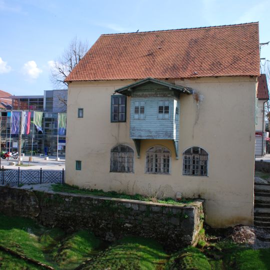 Hiša Sokolski trg 1