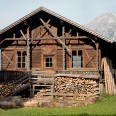 Holzveranda beim ehem. Gasthof Kirchenwirt