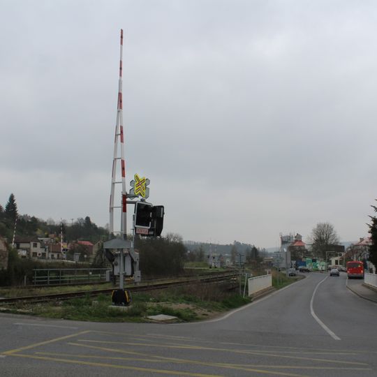 Most Brožíkovy ulice přes Vrážský potok v Berouně-Závodí