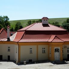 Kaštieľ a park, kaštieľ