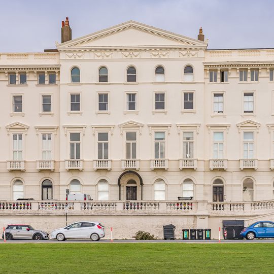 1-19 Adelaide Crescent