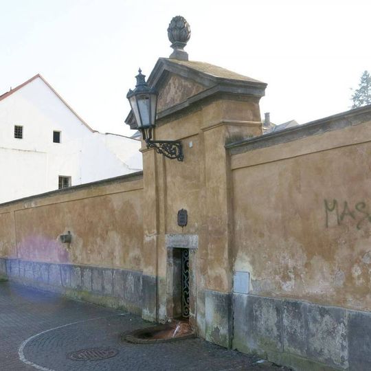 Kaplička nad Roudným pramenem v Roudnici nad Labem