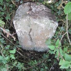 Milestone near Coedglassallt