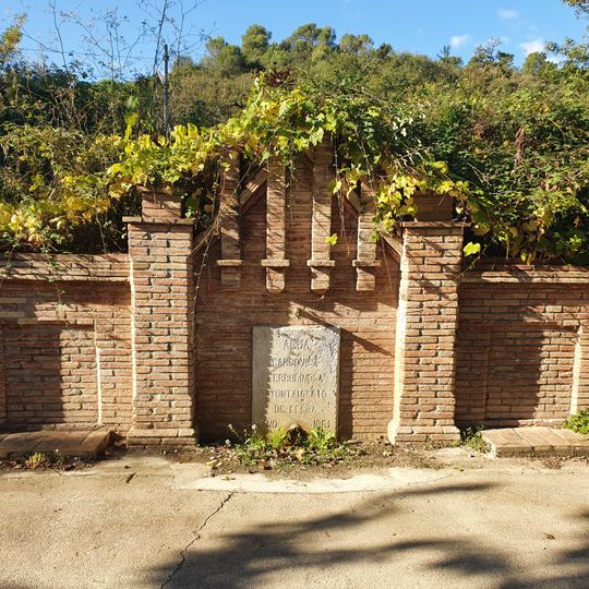 Tanca i font del Balneari de Campdorà