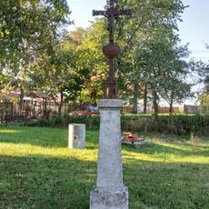 Kříž v plotě ve Věvrově