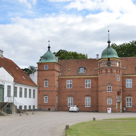 Hollufgård