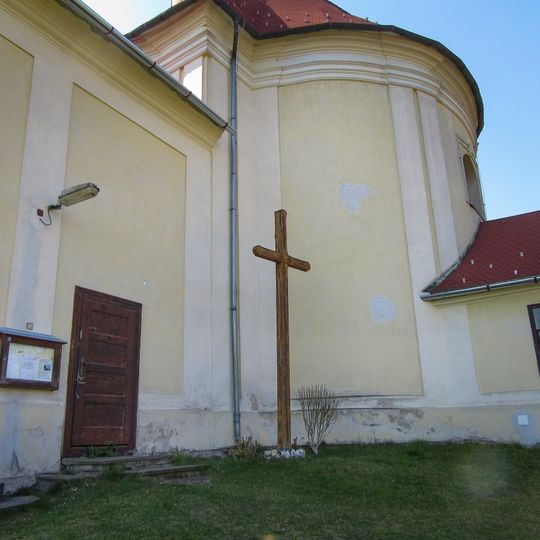 Kříž ve Stražisku u kostela