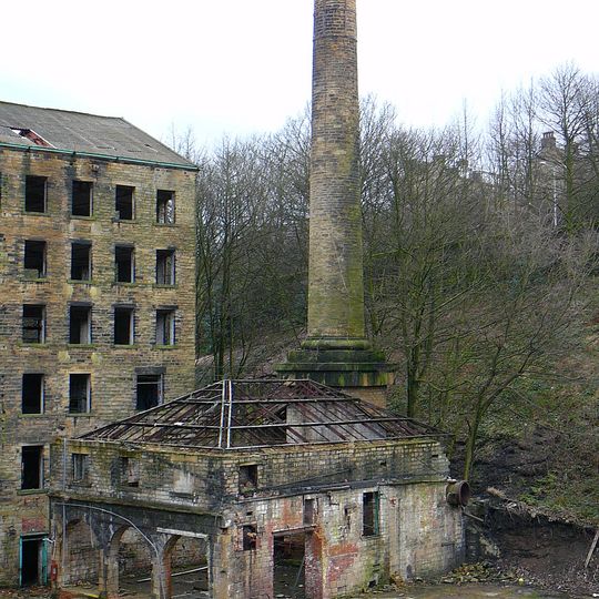 Former boiler house and attached chimney to north of Old Lane Mill