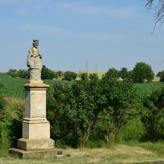Socha svatého Jana Nepomuckého na západním okraji Výškova