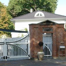 Landgut Schütte, Toranlage