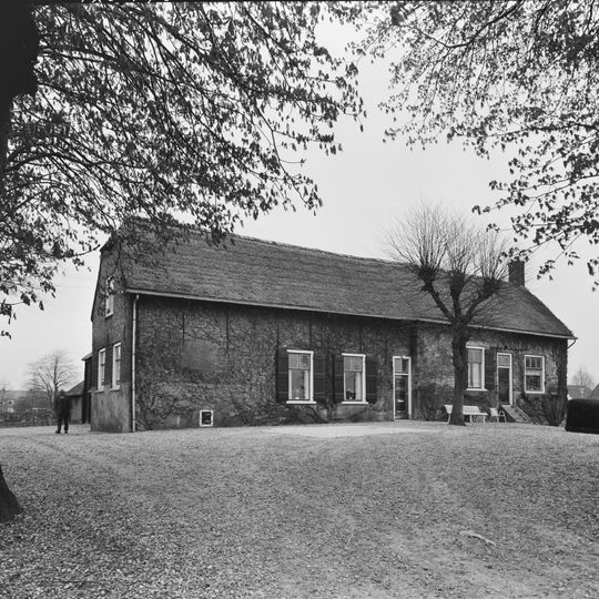 Hoeve "Waalnes" met stal en wagenschuur