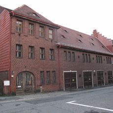 Zwei Gebäude einer Umformerstation, zur Straße Akkumulatorengebäude, dahinter Umformerstation Gobbinstraße 11