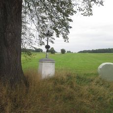 Kříž severovýchodně od Dobčic